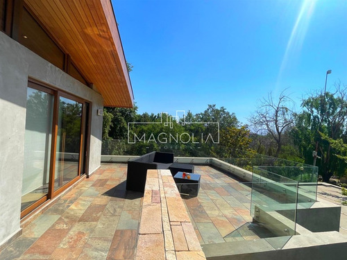 Casa En Venta De 5 Dorm. 4 Baños Mas Serv. En Piedra Roja