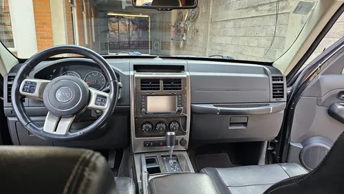 Jeep Liberty Limited Base Piel 4x2 Mt