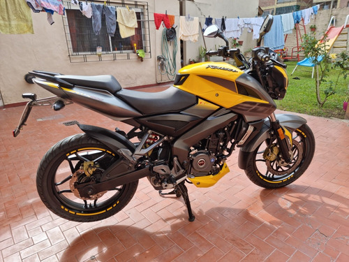 Bajaj Rouser 200 Fi