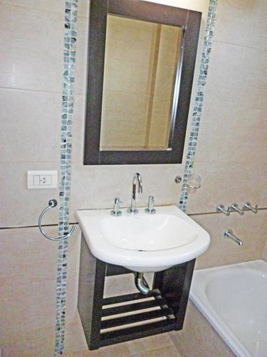 Imagen 6 de 12 de Moderno 2amb Al Frente Con Balcon Y Cochera- Se Acepta Pesos Ó Financiacion Hasta 50%. Oportunidad De Compra!!!