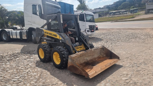 Imagem 12 de 17 de Mini Carregadeira New Holland L 170 Ano 2013 Pá Carregadeira