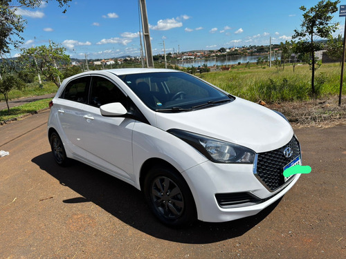 Hyundai HB20S 1.0 Unique Flex 4p