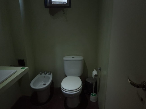 Casa Quinta En Dos Plantas Con Pileta Climatizada Y Riego Por Aspersión