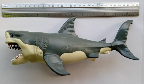 Figura Gran Tiburón Blanco, Casi 30cm D Largo Toy R Us (Usado)