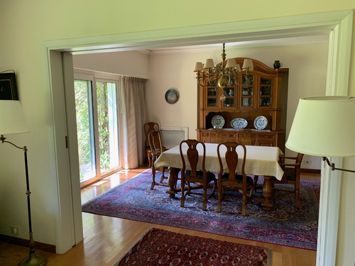 Excelente Chalet Con Lote De 1800 M2 En Barrio Lomas Jockey
