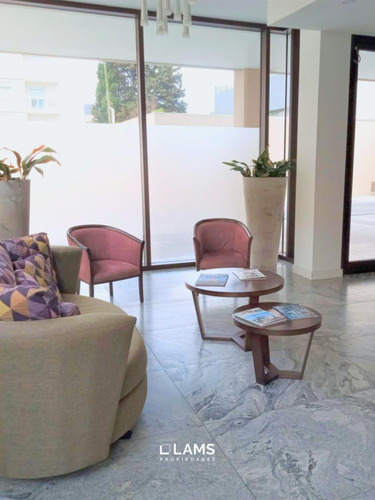 Semi-piso 4 Ambientes Con Vistas Al Mar, Cochera Doble Y Baulera - Playa Grande - Venta