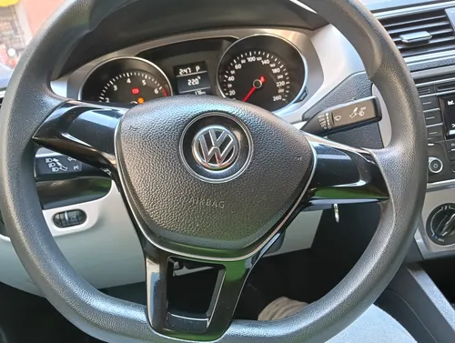 Volkswagen Jetta 2.0 Live At