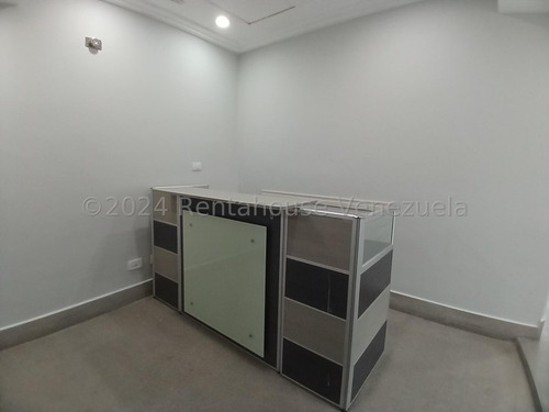 Oficina En Venta Inm La Trigaleña En Una De Las Torres Empresariales Con Mayor Prestigio De La Ciudad. Excelente Zona De Alto Trafico,de Facil Acceso Y Segura. Oficina De Gran Tamaño. 24-26278