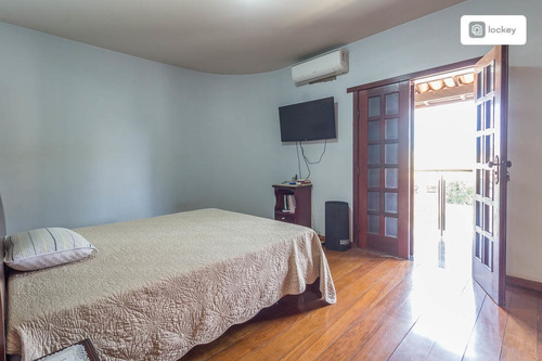 Imagem 10 de 15 de Venda De Casa Com 325m² E 6 Quartos - 13478