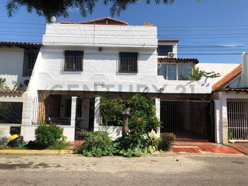 En Venta Amplia Casa Bosque Del Ingenio