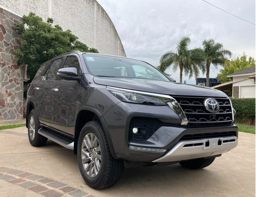 Imagen 3 de 19 de Toyota Sw4 2.8 Tdi 6 A/t 7 Asientos Srx 4x4 0km My2023