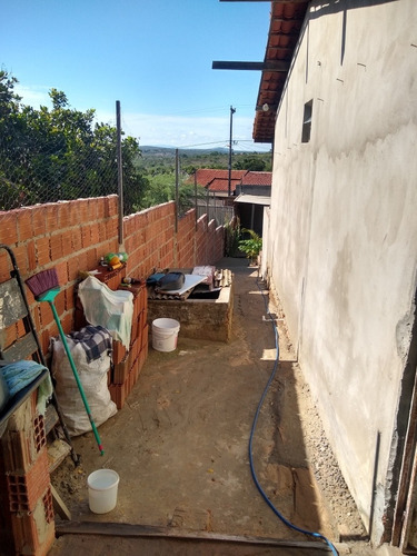 Uma Chácara Com Três Quartos Um Banheiro Sala Cozinha