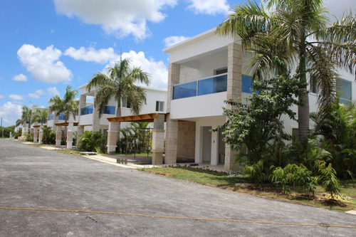 Imagen 4 de 10 de Vendo Villa En Bavaro Los Pinos Genllama