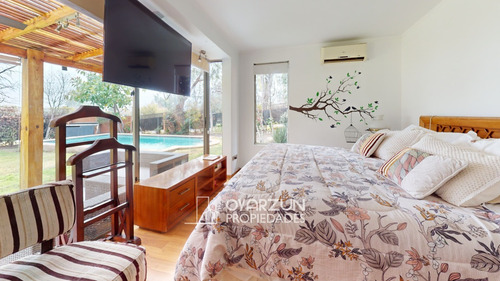 Casa Familiar De 5 Dormitorios Con Amplio Terreno De 746 M2