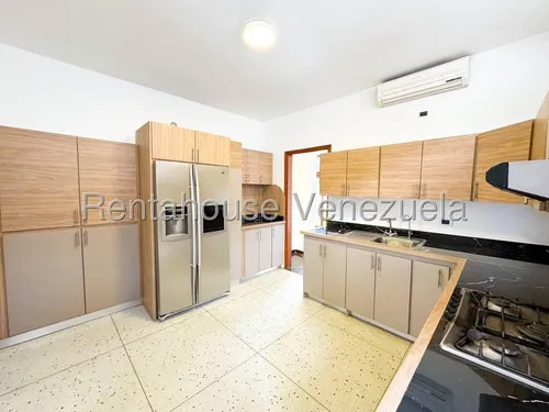 Casa Duplex Con Lindo Jardin En Calle Cerrada En Alquiler Prados Del Este I