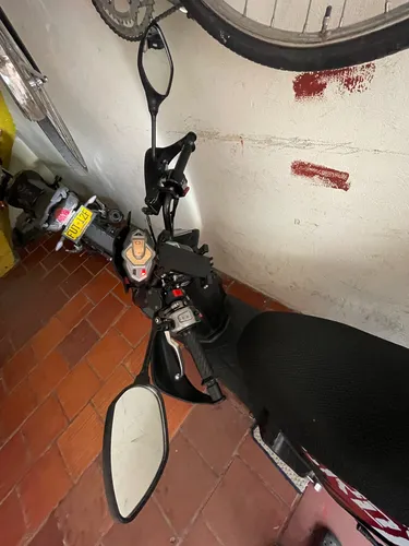 Sym Crox 150 R 2019, Color Negro/rojo, Maletero