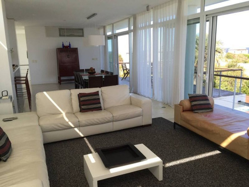 Casa En Alquiler De 3 Dormitorios En Punta Piedras