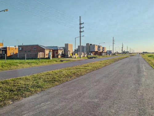 Terreno Sobre Avenida En Cul De Sac, Funes Norte