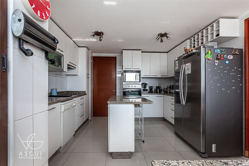 Departamento En Venta De 3 Dorm. En Lo Barnechea