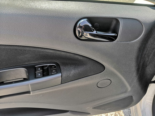 Imagen 9 de 15 de Volkswagen Gol 2020 1.6 Trendline Mt 5 P