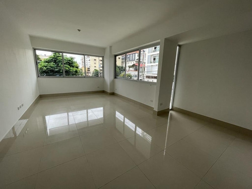 Imagen 3 de 9 de Apartamento Listo En Exclusivo Sector De Evaristo Morales, Con Calle Tranquila, Zona Muy Agradable.