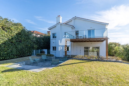 Casa Modernizada 5 Dormitorios En El Corazón De La Península - Ref : Pbi15014