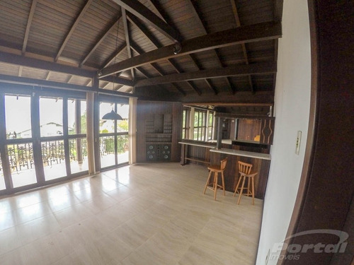 Linda Casa De Esquina, Com 711,00 M², Com 3 Suítes, Sendo 1 Suite Master Com 2 Banheiros, Ampla Cozinha, Escritório, Sala Para Home Office, Sala De Jantar, Sala De Jogos, Sala De Musculação, Piscina
