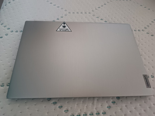 Lenovo Ideapad 3 15iil05, Core I3, 8gb Ram, 1tb Hdd + Mouse (Usado)