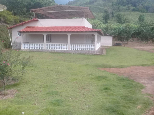 Chácara Com 4 Quartos E 2 Banheiros