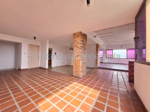 Aslibel Melendez Asesor De Renta Housa Ofrece Amplio Y Luminoso Apartamento Que Ofrecen Una Vista Espectacular De La Ciudad