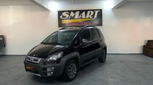 Imagem 2 de 9 de Fiat Idea Adventure 1.8 16v E.torq (flex) 2015/2016 Preta