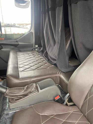 Imagem 10 de 13 de Volvo Vm 220