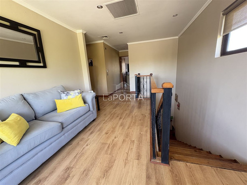 Gran Casa / Colina-lo Pinto-chicureo / Condominio Cerrado