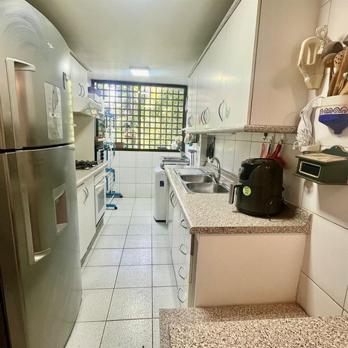 Departamento En Venta De 3 Dorm. 2 Baños En Las Condes