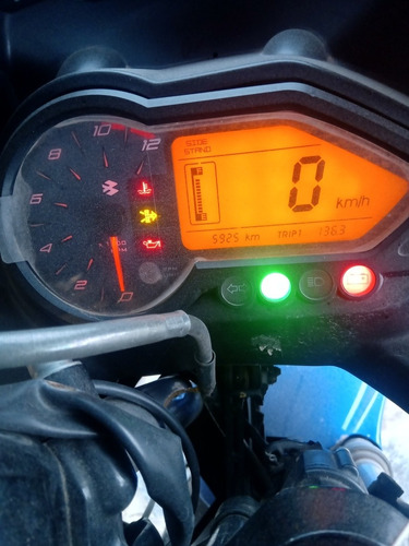 Imagen 1 de 7 de Bajaj Rowser 220 F