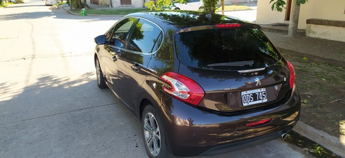 Peugeot 208 Feline