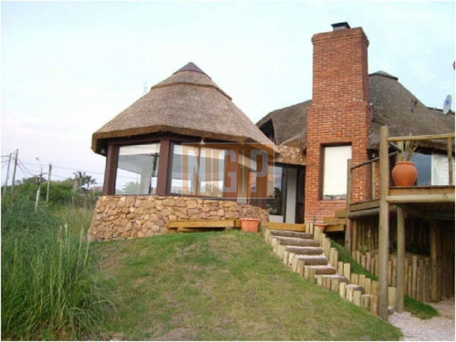 Casa En La Barra, 3 Dormitorios *-ref:20545