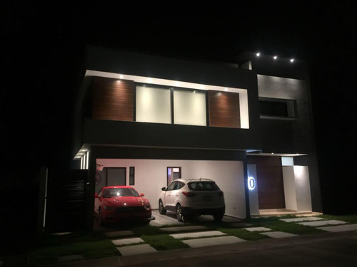 Punta Tiburon, Laguna 4 Casa En Venta 3 Recamaras, Alberca Y Cuarto De Servicio