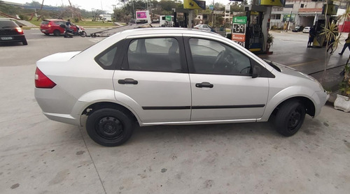 Imagem 4 de 8 de Ford Fiesta 2005 1.0 Personnalité 5p