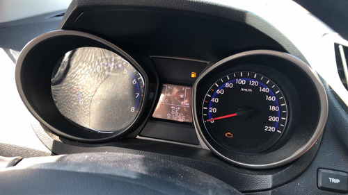 Imagem 4 de 10 de Hyundai Hb20 2014 1.0 Comfort Flex 5p