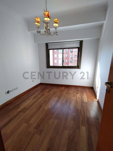 Departamento En Venta 3 Dormitorios Con Cochera En La Plata Ubicado En Calle 14 Entre 44 Y 45, A