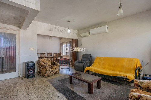 Se Vende Casa 3 Dormitorios, Apartamento Al Fondo Y Depósito, Con Gran Potencial