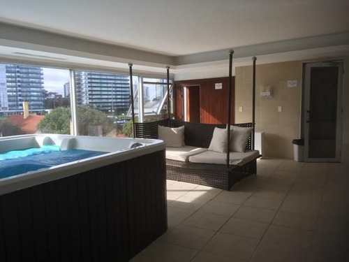 Apartamento En Alquiler Por Temporada De 2 Dormitorios En Playa Mansa