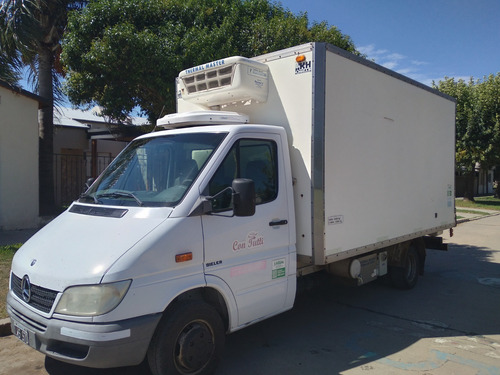 Chasis Con Furgón Térmico Y Equipo De Frio Dual