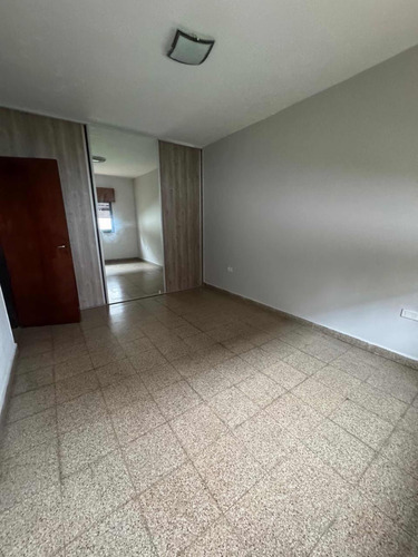Casa De 4 Dormitorios 3 Baños En Barrio Centenario