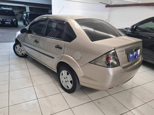 Imagem 4 de 9 de Ford Fiesta 1.0 Mpi Sedan 8v Flex 4p Manual