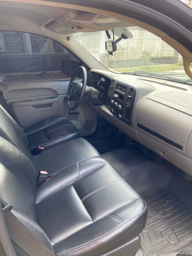 Imagen 6 de 8 de Chevrolet Silverado 4x2