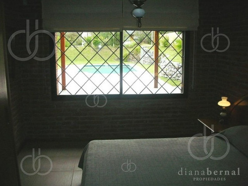 Punta Del Este, Paradas Mansa, Casa De 4 Dormitorios Y Servicio, Con Piscina.- Ref: 41208