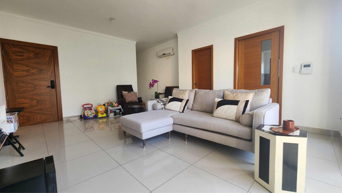 Se Vende Espacioso E Iluminado Apartamento En Renacimiento