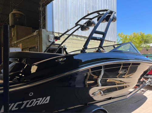 Lancha Victoria Valentino 212 Con Evinrude 150 G2 Año2023